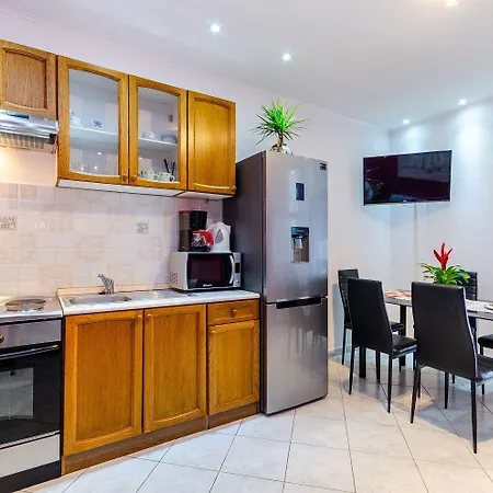 Lichtdurchflutetes Nur 500 Meter Zum Mit Meerblick, Grill, Parkplatz, Wifi Apartman *